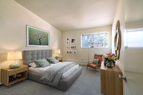 San Francisco townhouse for rent - a bedroom with a bed and a dresser and a window