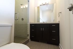 Chicago apartment for rent - 751 Buckingham Bathroom