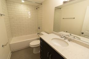 Chicago apartment for rent - 751 Buckingham Bathroom