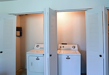 Washer & dryer hookups