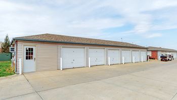 Detached garages at northridge heights apartments