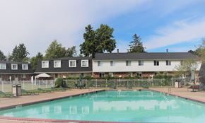 Williamsville townhouse for rent - Swimming Pool at Dannybrook Apartments, Williamsville, NY, 14221