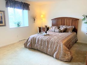 Williamsville townhouse for rent - King Size Bedroom at Dannybrook Apartments, Williamsville, NY, 14221