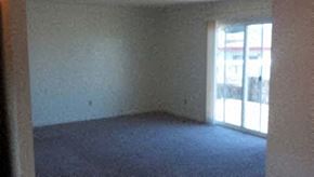 Seaside apartment for rent - A room with a carpeted floor and a window.