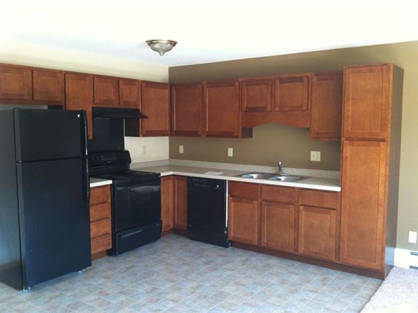 St Cloud townhouse for rent - a kitchen with black appliances and wooden cabinets