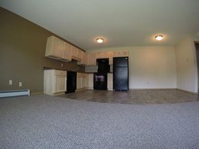 St Cloud townhouse for rent - a empty living room with a kitchen and