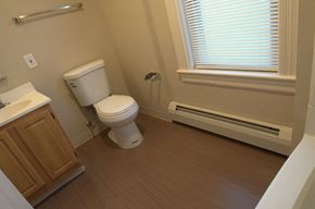 Northampton apartment for rent - a bathroom with a toilet and a window