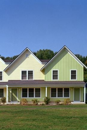 Northampton apartment for rent - a yellow house with a green roof and a green yard