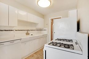 Denver apartment for rent - Hale Parkway Apartments in Denver, CO