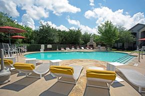 Austin apartment for rent - lounge view of the pool