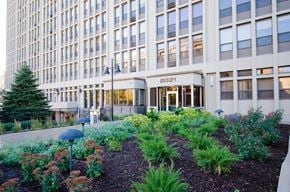 Chicago apartment for rent - a city building with a garden in front of it