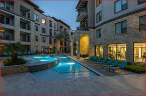 Houston apartment for rent - a swimming pool in the middle of an apartment building