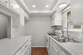 Costa Mesa townhouse for rent - Upgraded Kitchen with White Cabinets