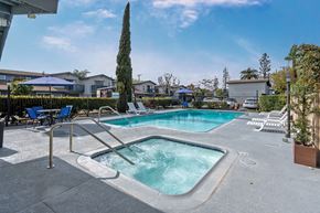 Costa Mesa townhouse for rent - Pool and Spa with Lounge Chairs