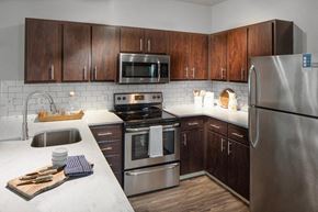 Portland apartment for rent - Fully-Equipped Kitchen at Kearney Plaza Apartments in Portland, Oregon 
