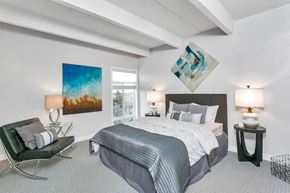 Denver apartment for rent - a bedroom with a bed and a window