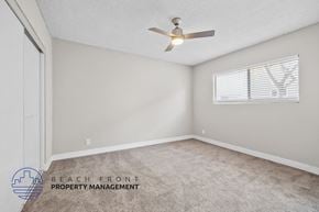 Anaheim apartment for rent - A room with a ceiling fan and a window with blinds.