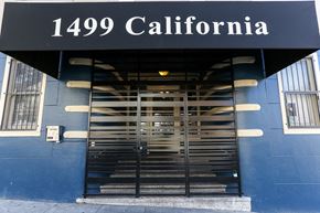 San Francisco apartment for rent - the front door of 458 is locked