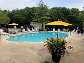 Woodridge apartment for rent - Outdoor Pool