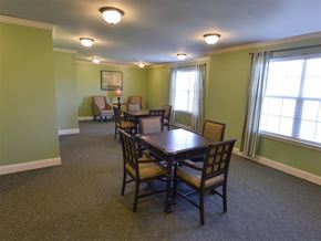 Kent apartment for rent - A dining room with a table and chairs.