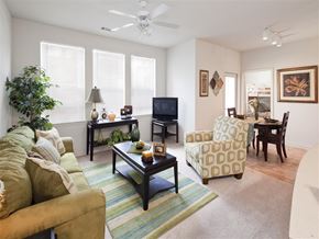 San Marcos apartment for rent - Open-concept living and dining area with comfortable seating, a dining space, large windows for natural light, and neutral finishes, creating a welcoming environment for relaxing and entertaining.