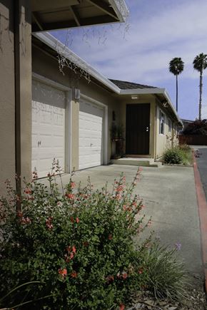 Hayward triplex for rent - Unit Garage View