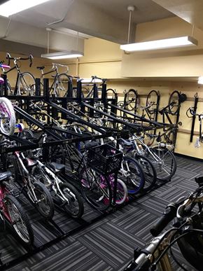 San Francisco apartment for rent - a rack full of bikes in a building