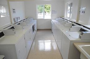 La Grande apartment for rent - Laundry facility with washers and dryers