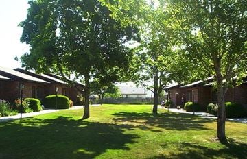 Kuna apartment for rent - a yard with trees in front of a house