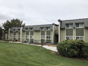 John Day apartment for rent - Lawn near Apartments