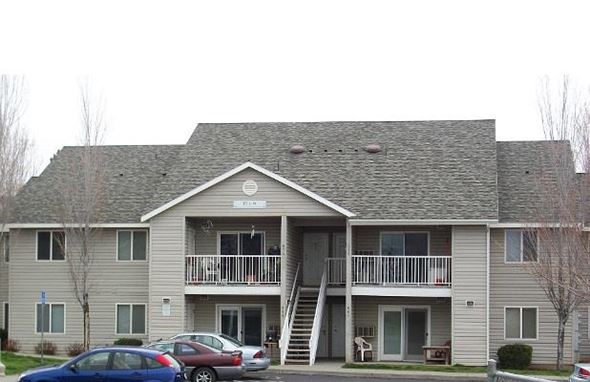 Pendleton apartment for rent - Building from parking lot