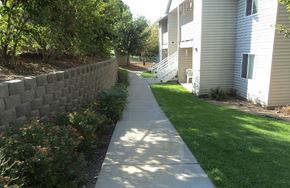 Pendleton apartment for rent - Retaining wall and sidewalk