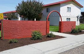 Ontario apartment for rent - Red wall gate