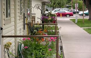 Twin Falls apartment for rent - view of sidewalk to parking area