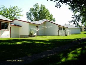 Forsyth triplex for rent - Property lawn and buildings