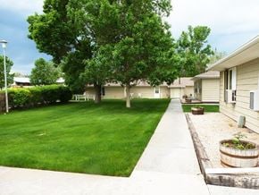 Bridger apartment for rent - Lawn at Campbell Courts