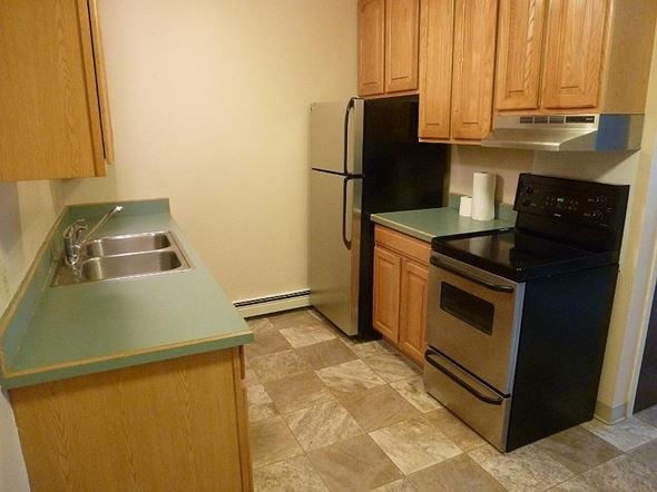Bridger apartment for rent - Kitchen with Fridge and Range
