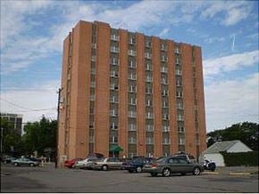 Billings apartment for rent - Building and parking lot
