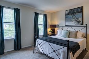 Baltimore townhouse for rent - a bedroom with a bed and two windows
