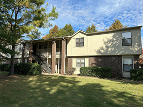 Rogers apartment for rent - our apartments have a spacious yard with green grass and trees