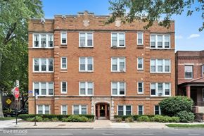Chicago apartment for rent - a brick apartment building on the corner of a street
