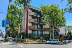 Los Angeles multi-family for rent - Stunning View Of The Property at Hollywood Vista, California, 90046
