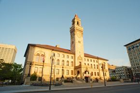 Worcester apartment for rent - a tall building with a clock tower in the middle of a city