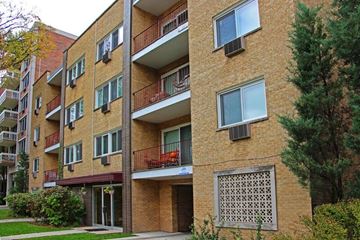 Oak Park apartment for rent - A brick apartment building with balconies and windows.