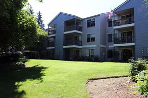 Gresham multi-family for rent - Green Outdoor at Townfair Apartments, Oregon, 97030