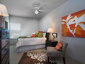 Derby apartment for rent - a bedroom with a bed and a ceiling fan