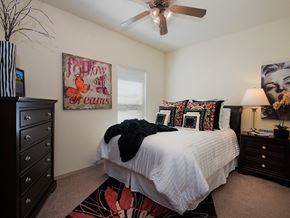Derby apartment for rent - a bedroom with a bed and a ceiling fan