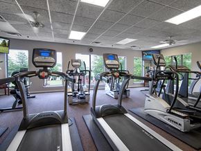 Bentonville apartment for rent - a gym with various treadmills and other exercise equipment