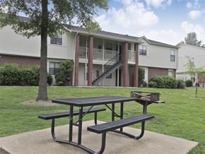 Rogers apartment for rent - two picnic tables in front of an apartment building