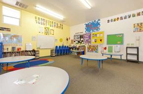Albuquerque apartment for rent - a classroom with a bunch of tables in it